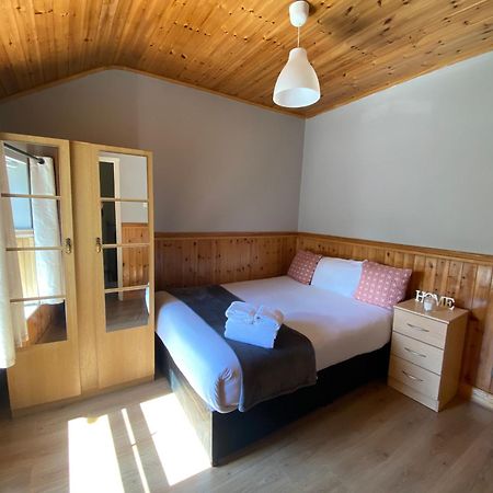 Cosy City Centre Guest Room Shared Home ゴールウェイ エクステリア 写真