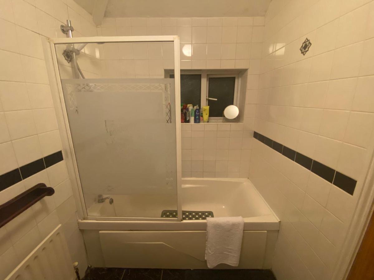 Cosy City Centre Guest Room Shared Home ゴールウェイ エクステリア 写真