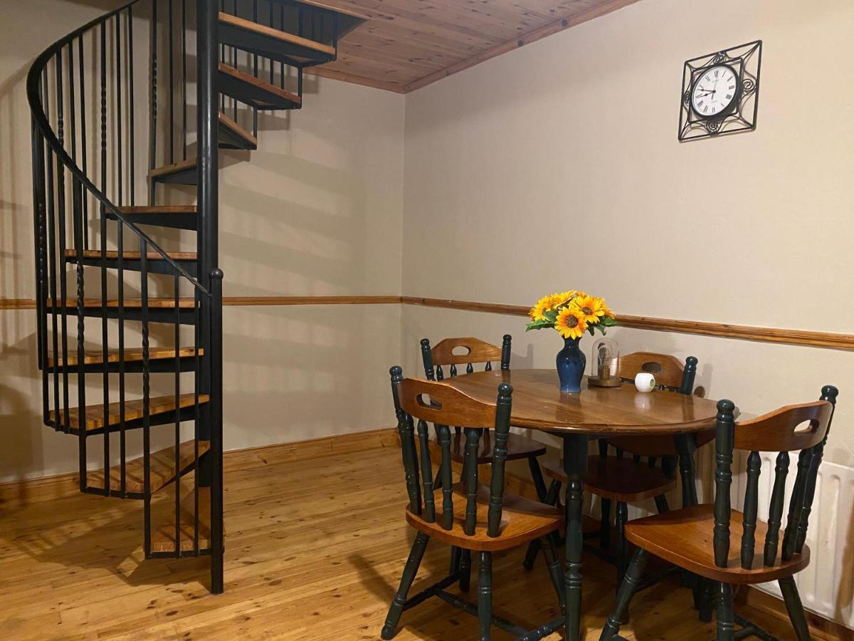 Cosy City Centre Guest Room Shared Home ゴールウェイ エクステリア 写真