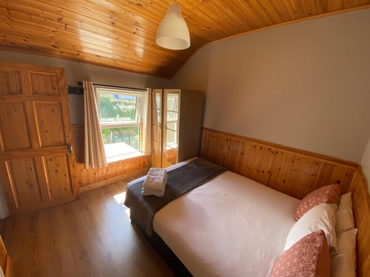 Cosy City Centre Guest Room Shared Home ゴールウェイ エクステリア 写真